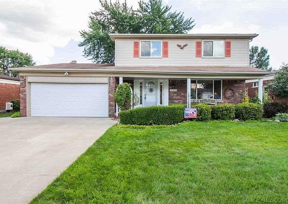 1st image of 32448 Gainsborough Dr