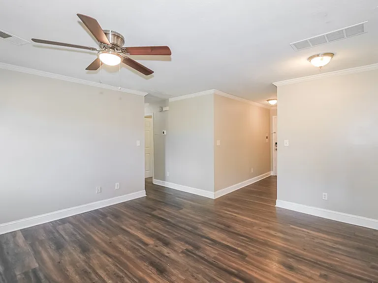 9346 Woodknoll Way — Photo 5