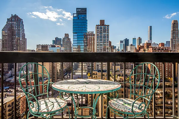Sold by Compass | media 1