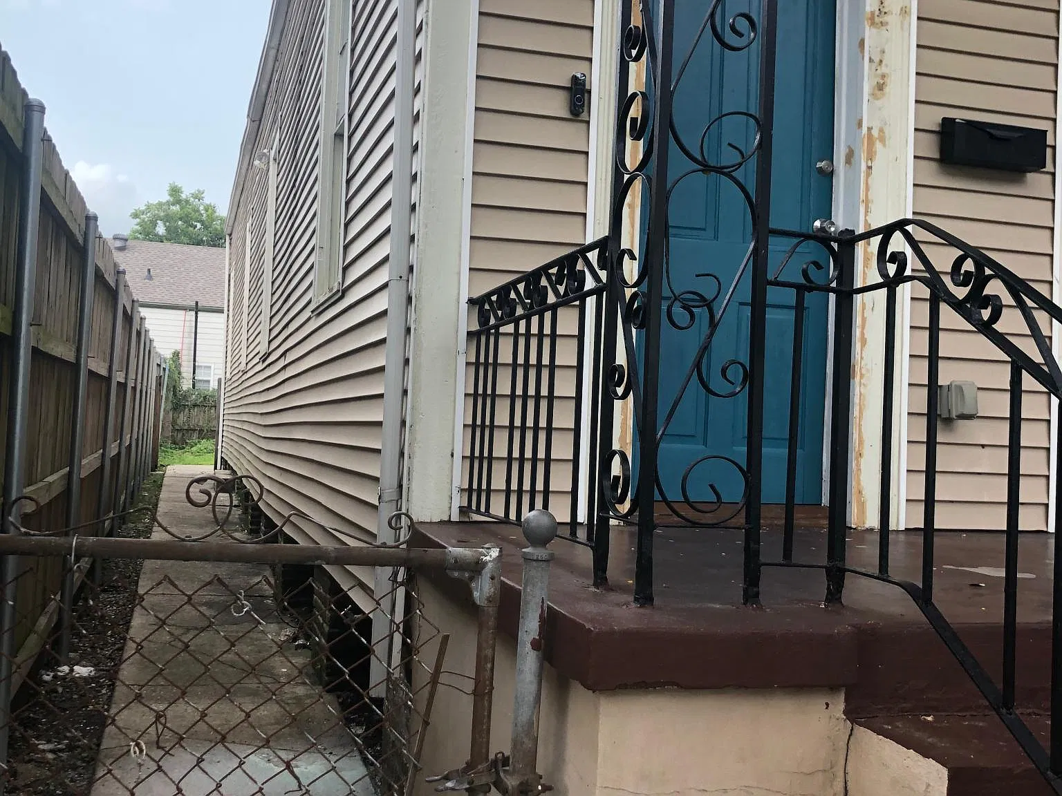 2535 Banks St — Photo 3