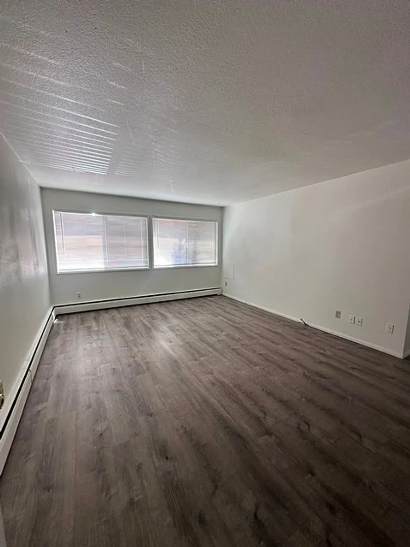 Union Manor Apartments — Photo 1