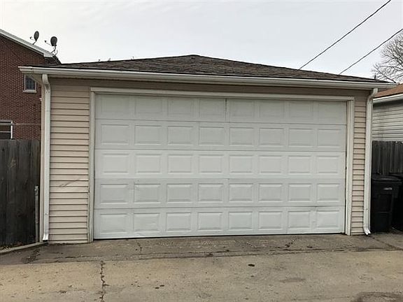 4th image of 3805 N Pioneer Ave