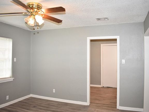 4th image of 518 Sandra Dr