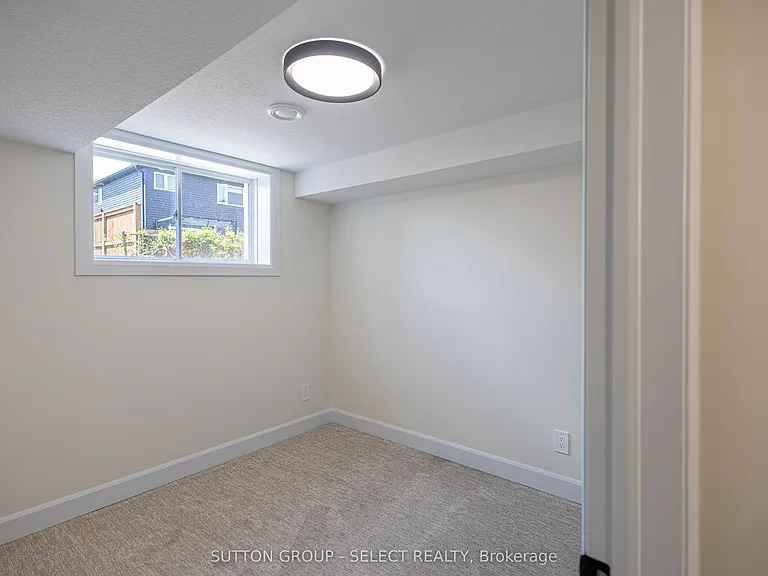 233 Upper Queen St #18 — Photo 35