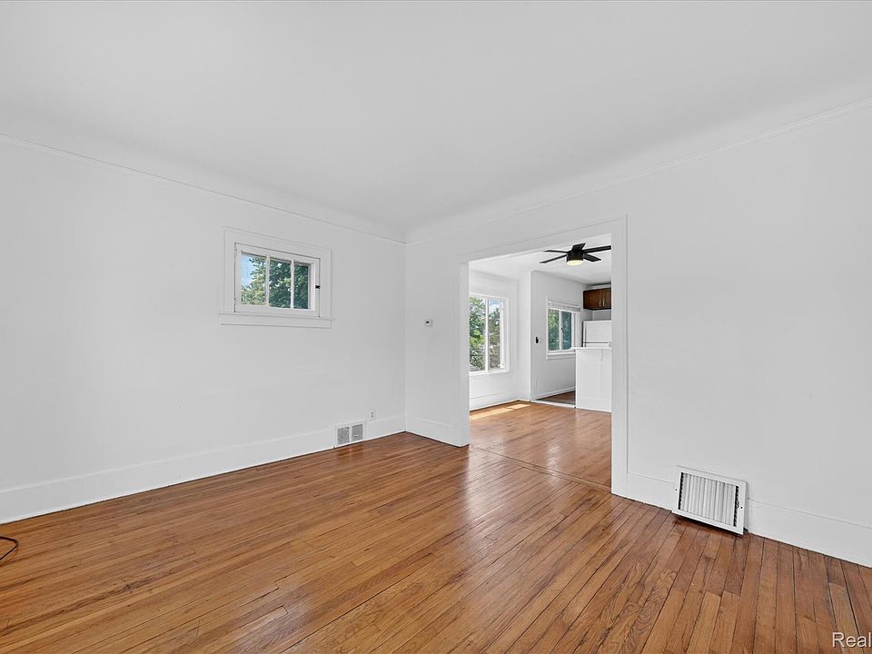 351 Edgewood Pl, photo 3