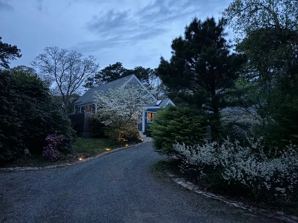 58 Munroe Ave, Oak Bluffs, MA 02557