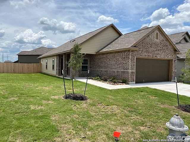 4 bed, 2.0 bath, 1427 sqft, $1,695 — Photo 2