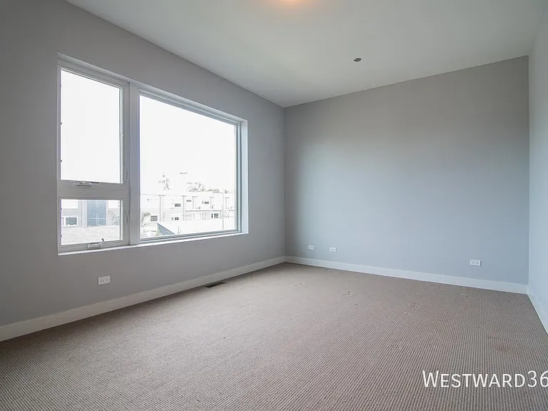 2651 N Hamlin Ave #20 — Photo 7