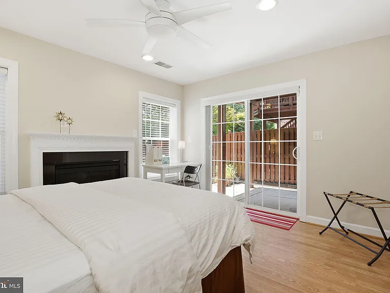 3826 Elmwood Towne Way — Photo 24