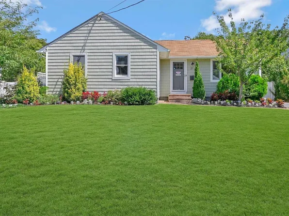 31 Nehring Avenue, Babylon, NY 11702