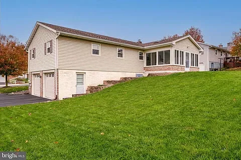 3 bed, 2066 sqft, $2,200 — Photo 3