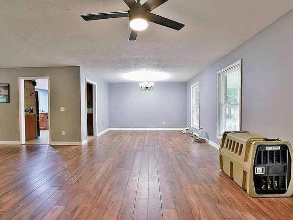 4th image of 560 Lee Road 246
