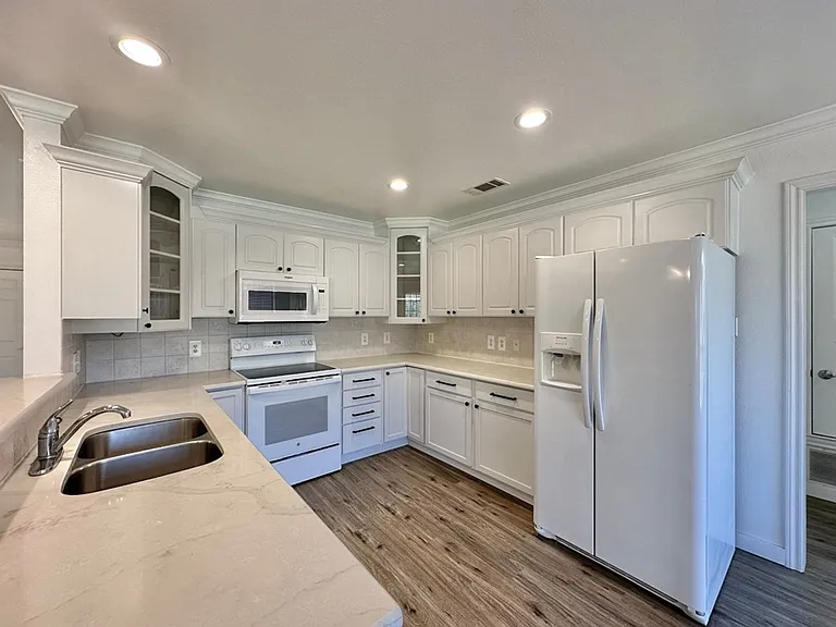 10191 FM 607 N — Photo 17