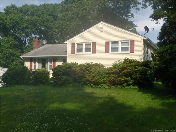 32 Baldwin Court, Montville, CT 06382