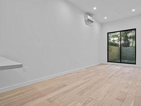 4th image of 1091 Rogers Ave #1R