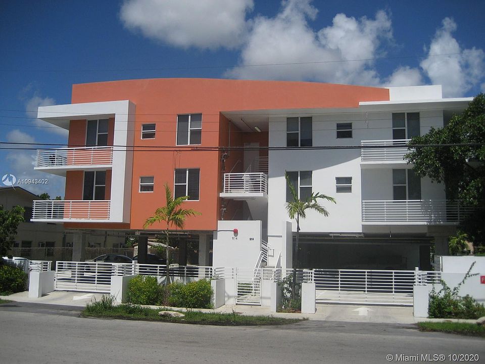 1st image of 914 SW 31st Ave #305