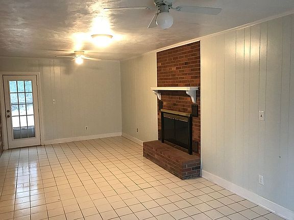 4th image of 221 Colonial Dr