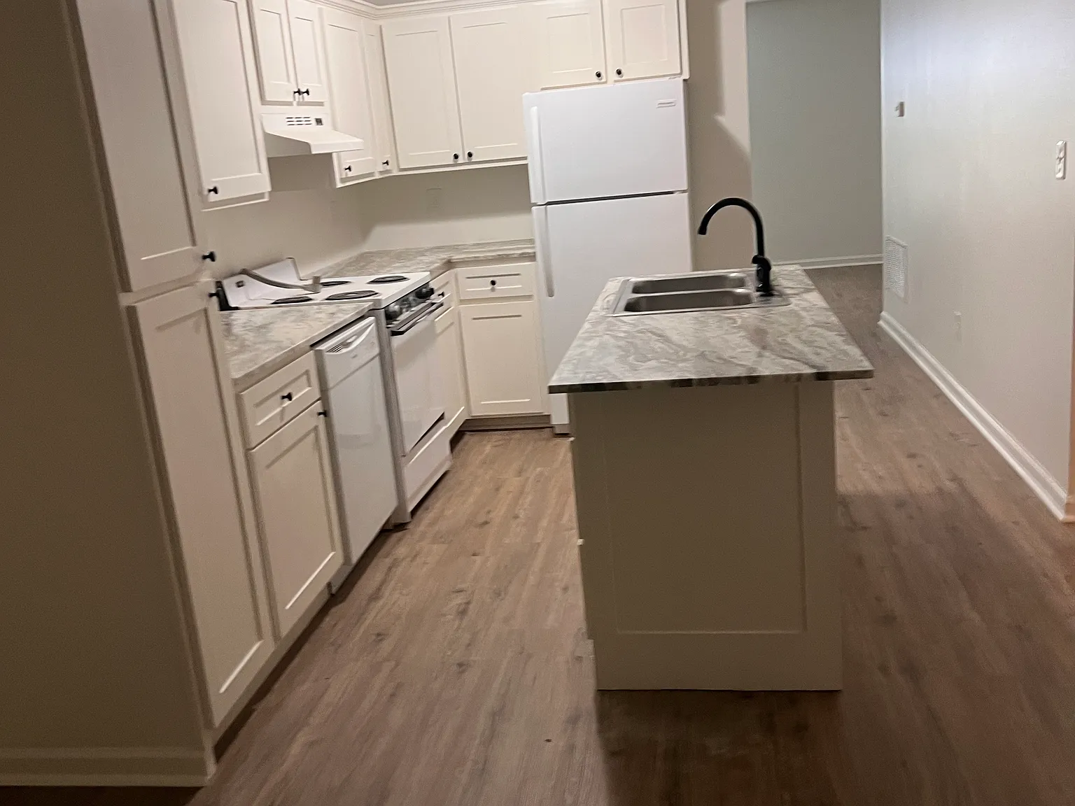 2 bed, 1040 sqft, $1,000 — Photo 4