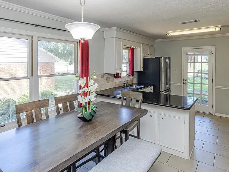 111 Squirrel Hill Dr — Photo 13