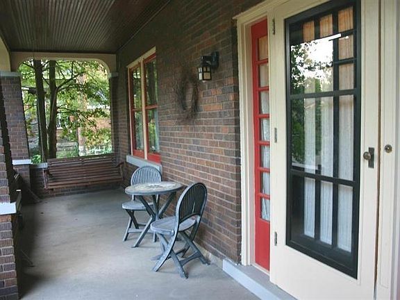 2nd image of 1620 Robinson Cir
