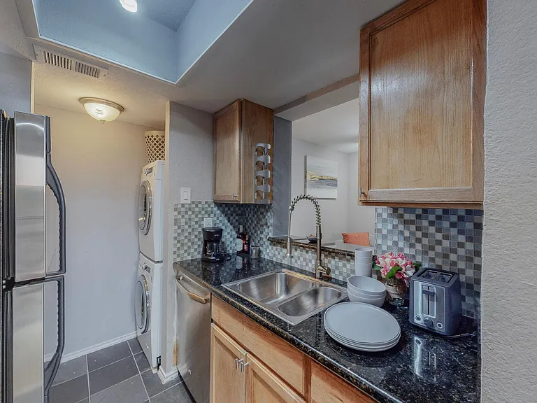 5916 Gaston Ave #304 — Photo 13