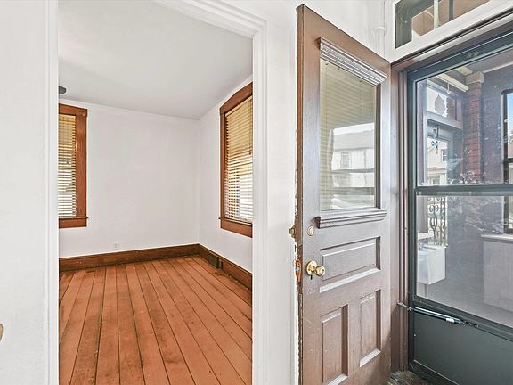 3rd image of 2052 Jackson St