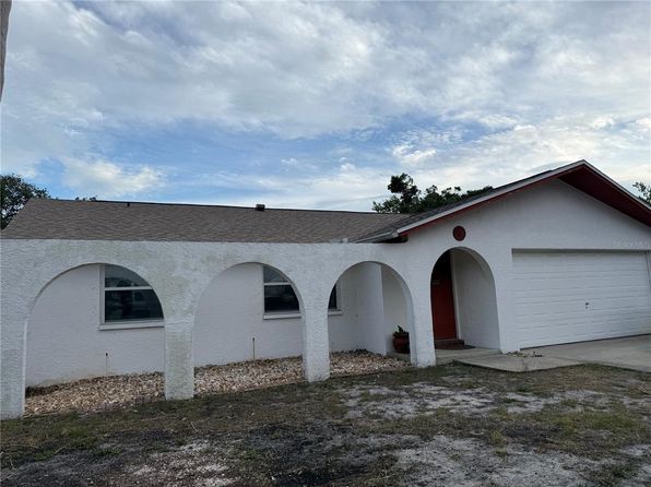 11206 Golden Ridge Dr, Seminole, FL 33772