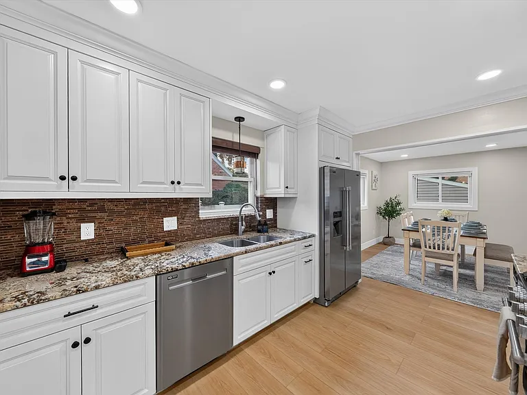 2115 E Hudson Ave — Photo 37