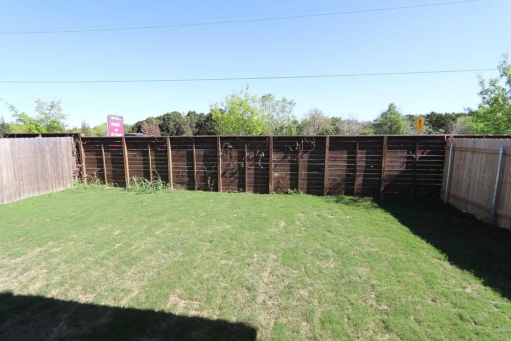 4 bed, 2.5 bath, 2371 sqft, $2,700 — Photo 3