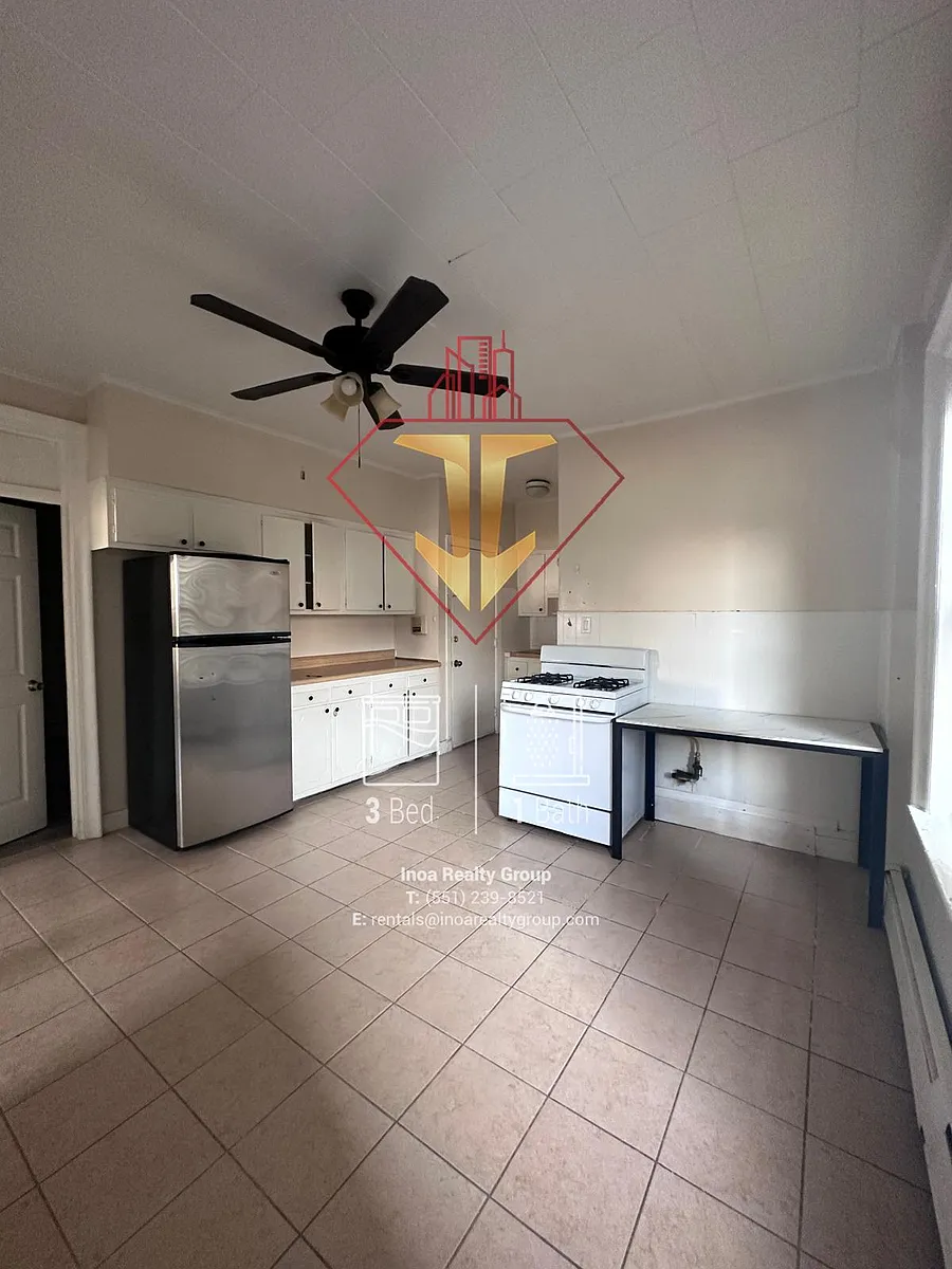 Building Photo - 69 W 53rd St #2A