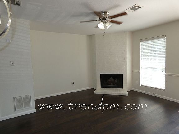 3rd image of 121 Surrey Ln