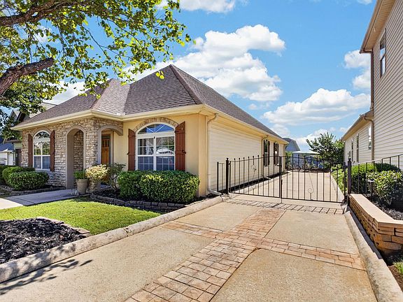 5th image of 116 Bur Oak Dr