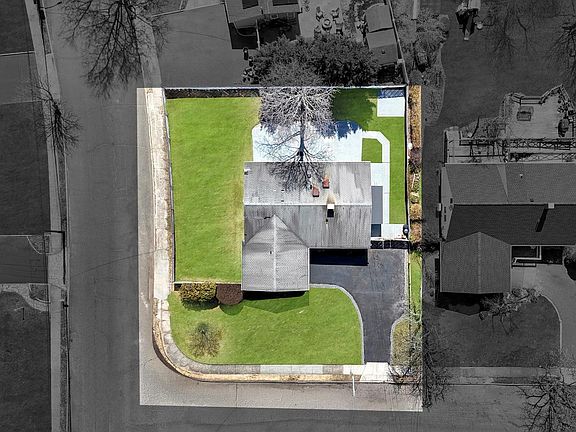 2nd image of 10 Sutton Place