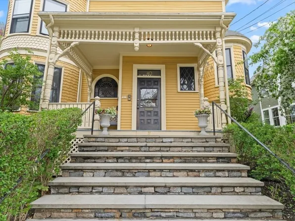 40 Dartmouth St #1, Somerville, MA 02145