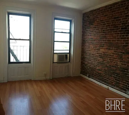 Rented by DYNAMIC REALTY OF NEW YORK CORP | media 8