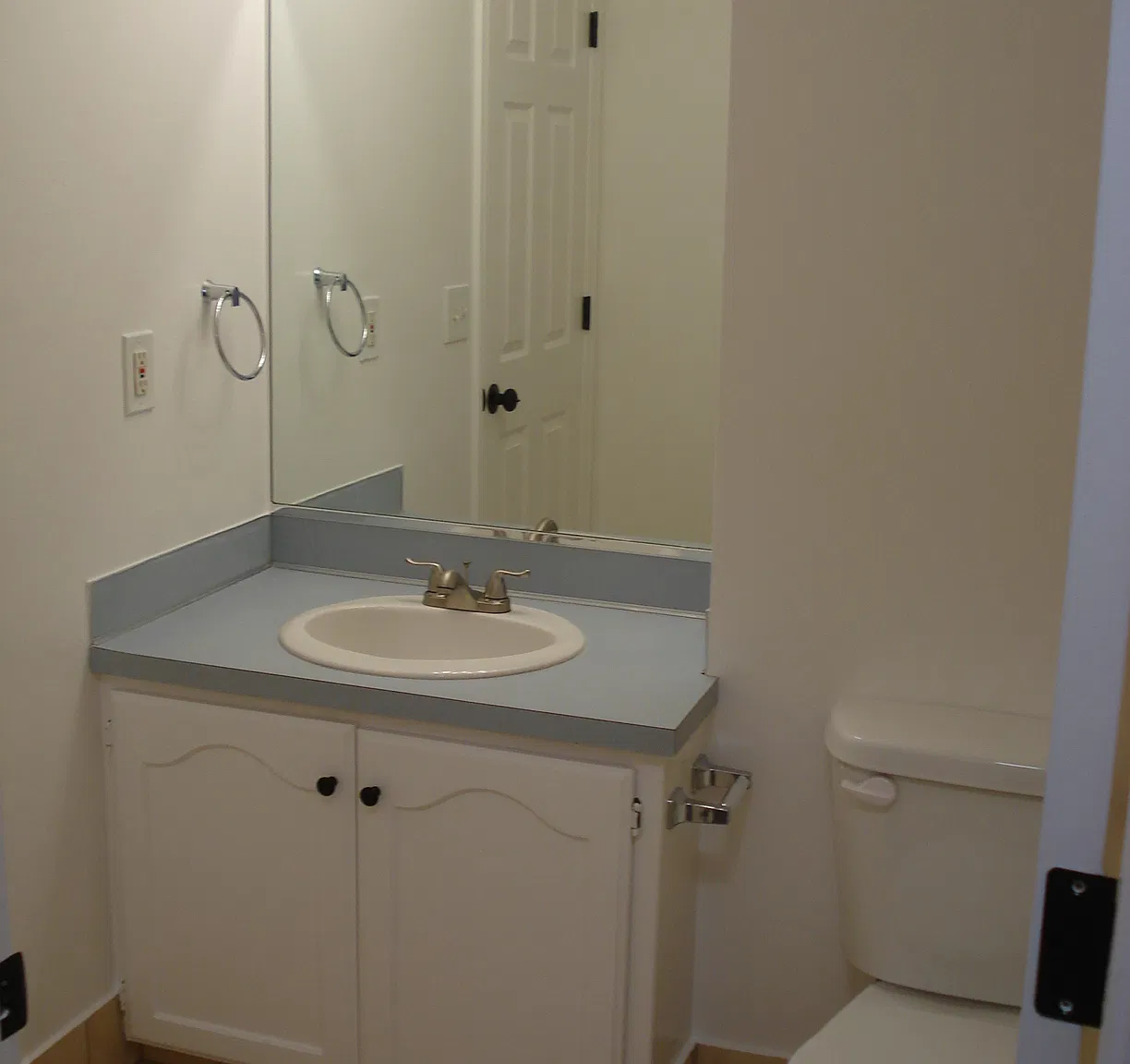 2 bed, 1.5 bath, 1100 sqft, $1,250 — Photo 2