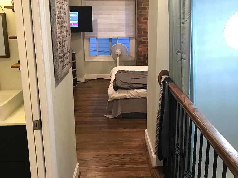 565 Allen St — Photo 16