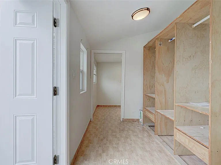 1333 Western Ave — Photo 28