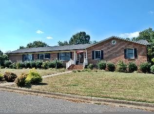 2601 Woodwynn Dr, Gastonia, NC 28054
