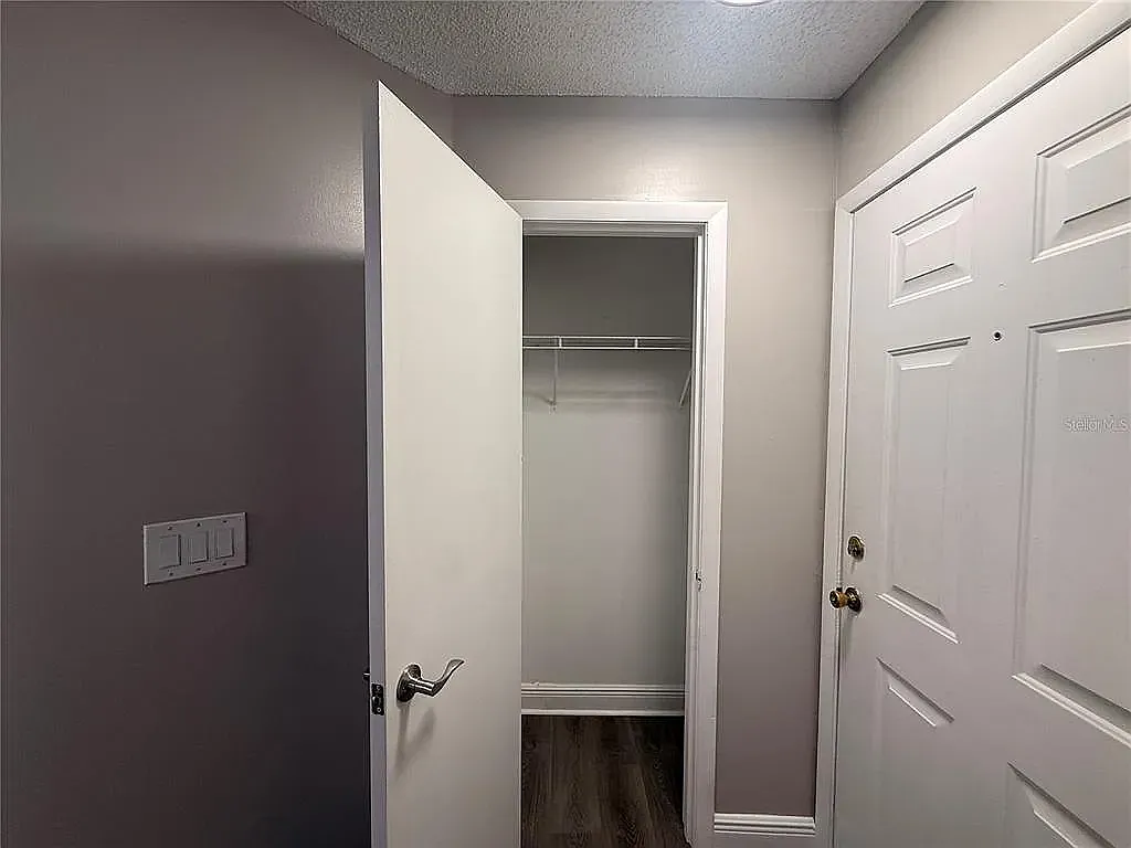 2 bed, 900 sqft, $1,800 — Photo 3