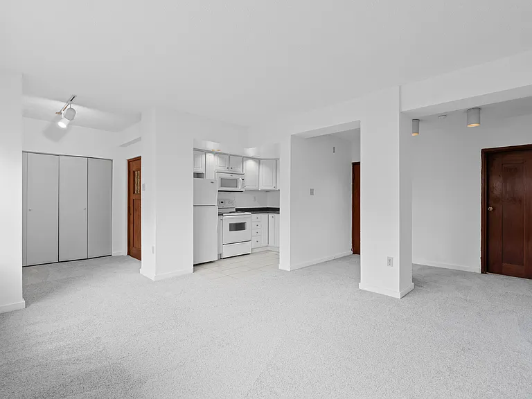 Highland Towers — Photo 35