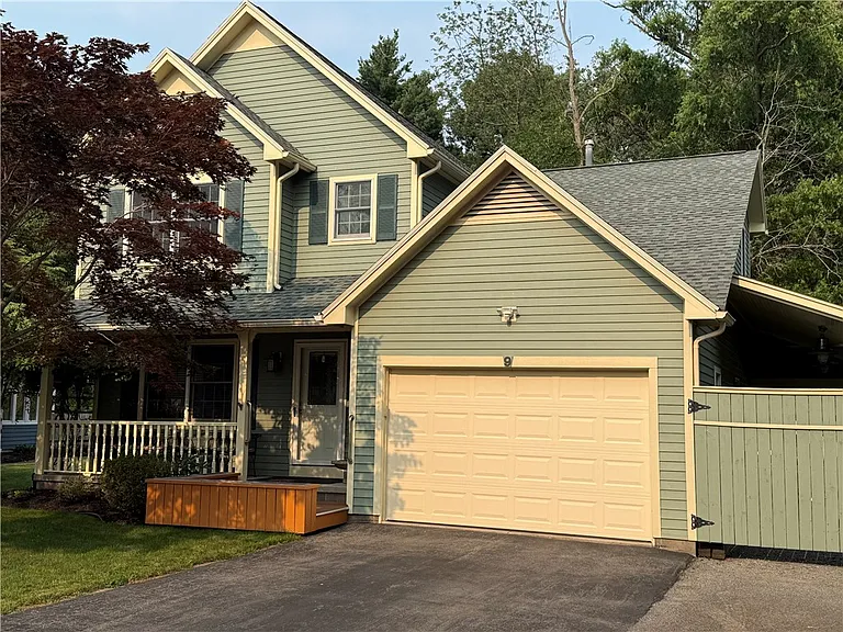 9 Wisteria Ln — Photo 1
