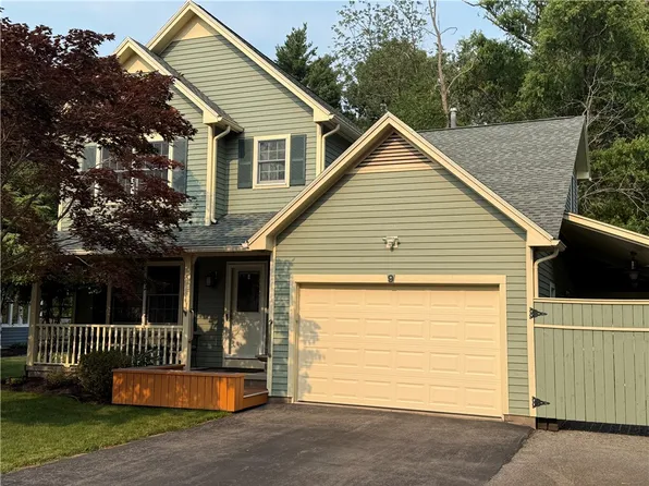 9 Wisteria Ln, Rochester, NY 14617