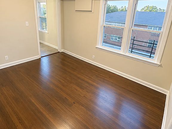 2nd image of 129-131 Maple Ave #3
