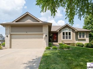 1802 Franklin Dr, Papillion, NE 68133