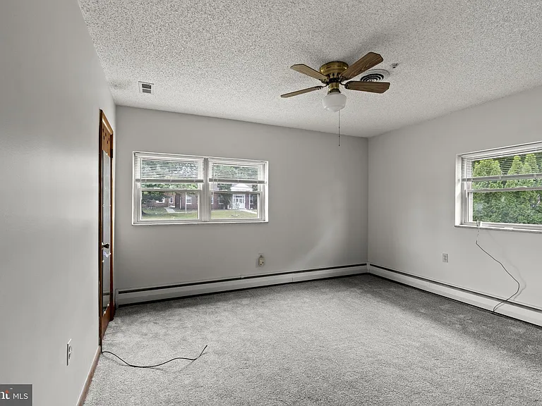 819 Mercer St — Photo 14