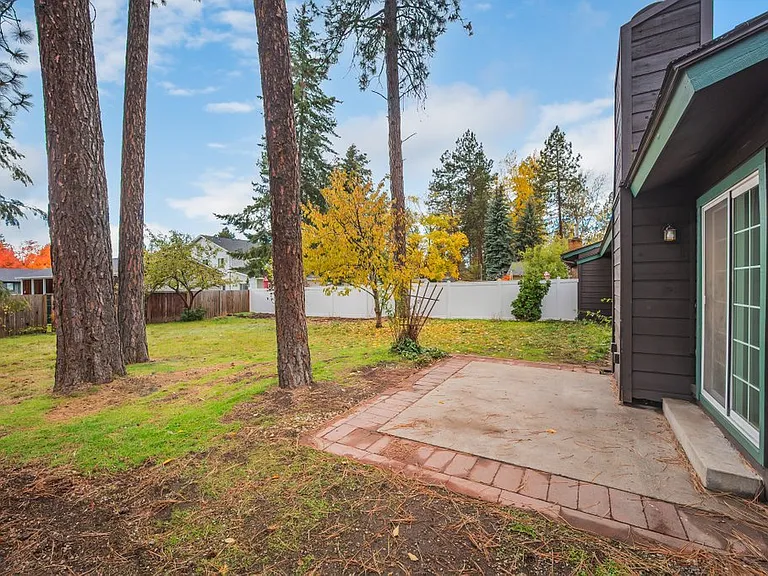 730 E Gregory Ln — Photo 4