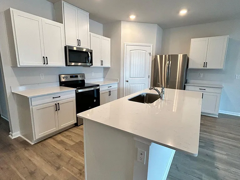 114 Olivia Cir — Photo 4