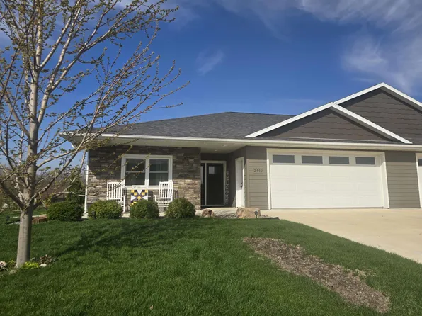 2440 Red Oak Rd, Decorah, IA 52101
