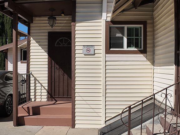 3rd image of 727 S Louise St Unit 1/2